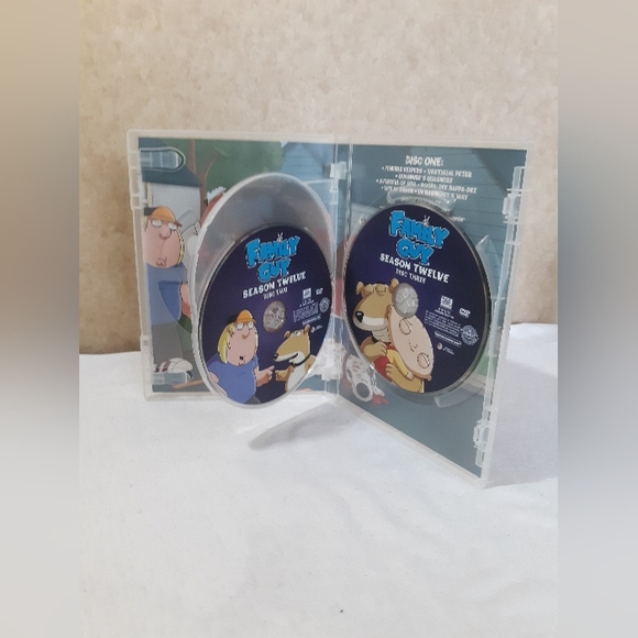 Family Guy Season 12 - 21 episodes in a 3 disc set - Picture 5 of 8